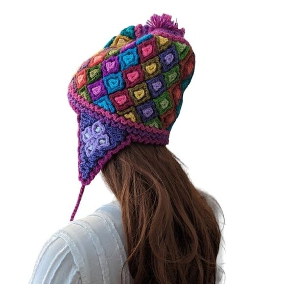 Handmade Beautiful Peruvian Andean hat with earflaps, ideal for wearing in wind - Picture 3 of 3